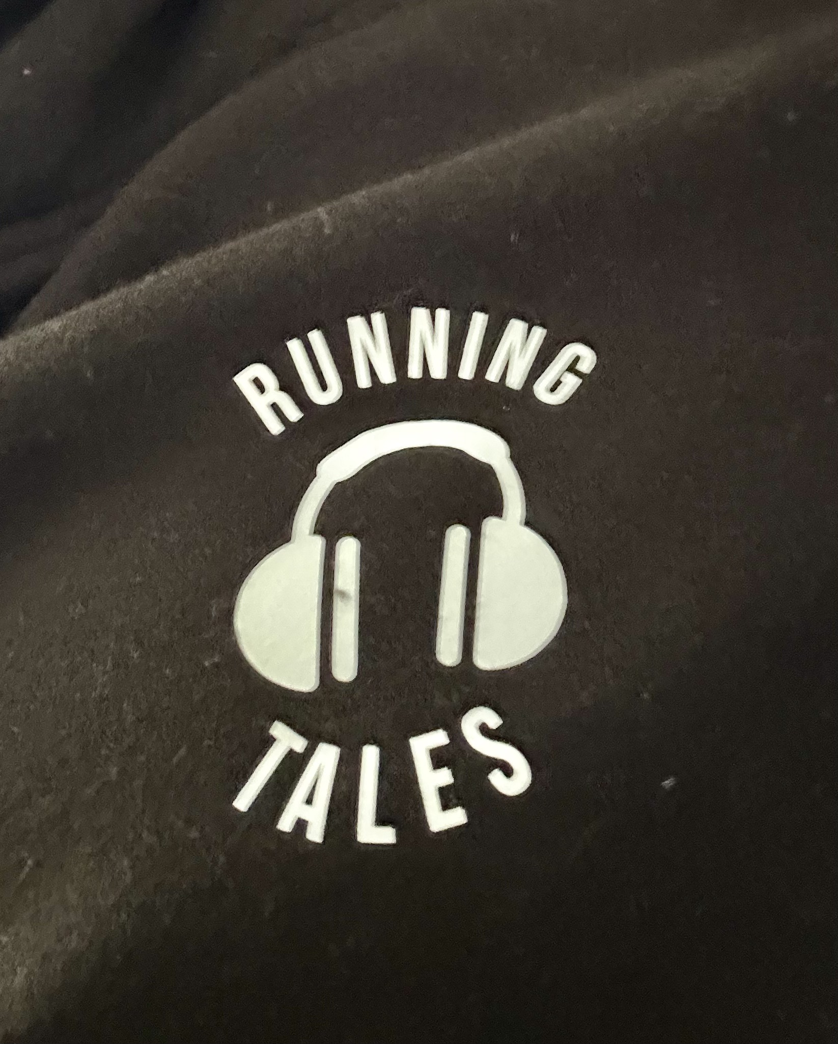 Running Tales crossover neck hoodie - Image 2